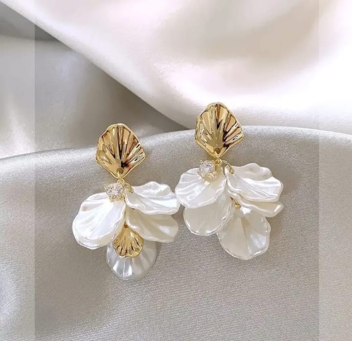 Korean White Flower Earrings