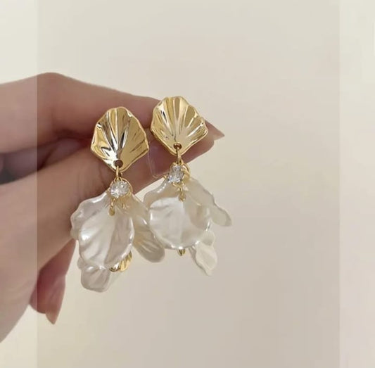 Korean White Flower Earrings