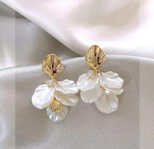 Korean White Flower Earrings